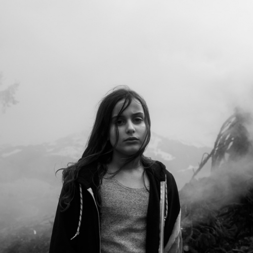 Family quarantining in the mountains during the Covid-19 pandemic. Luna, 10. Switzerland, 2020. ©Paolo Pellegrin/Magnum Photos