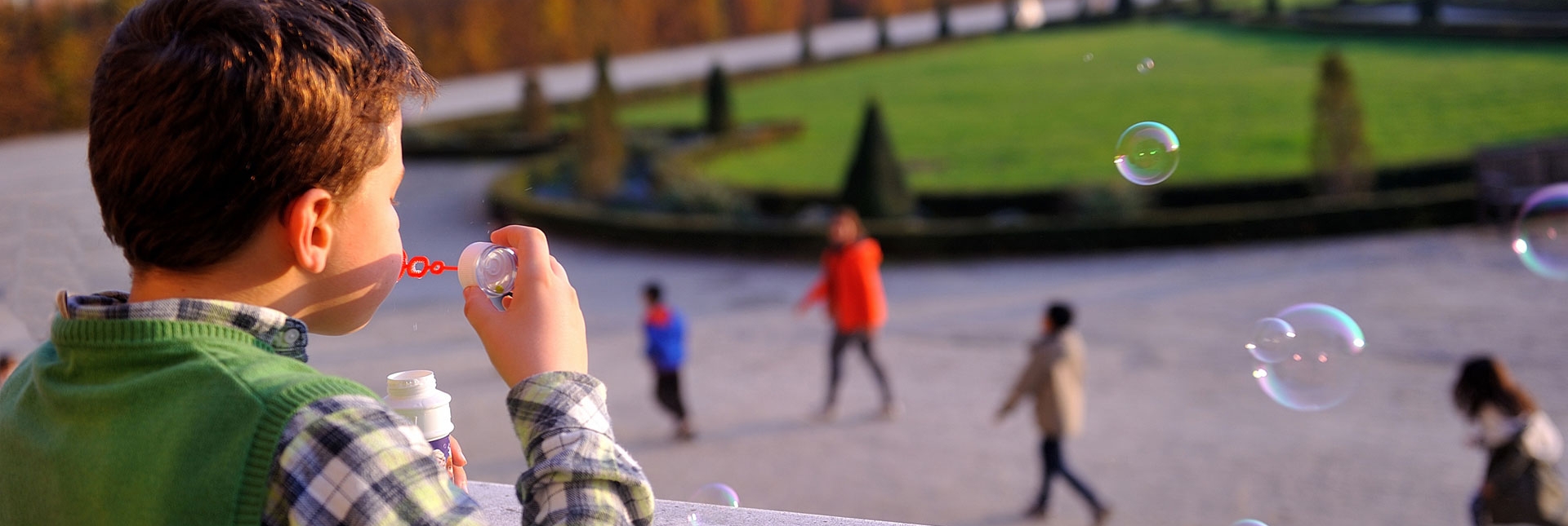 Bambini e bolle di sapone nei Giardini della Reggia di Venaria