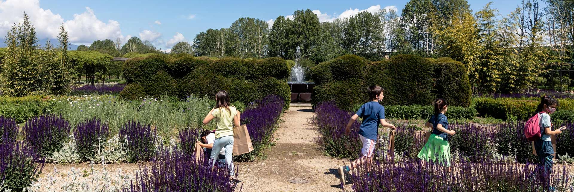 Bambini durante un laboratorio nei Giardini - Foto di Micol Sacchi