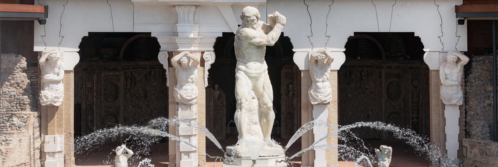 La statue d’Hercule Colossela dans la Fontaine d’Hercule
