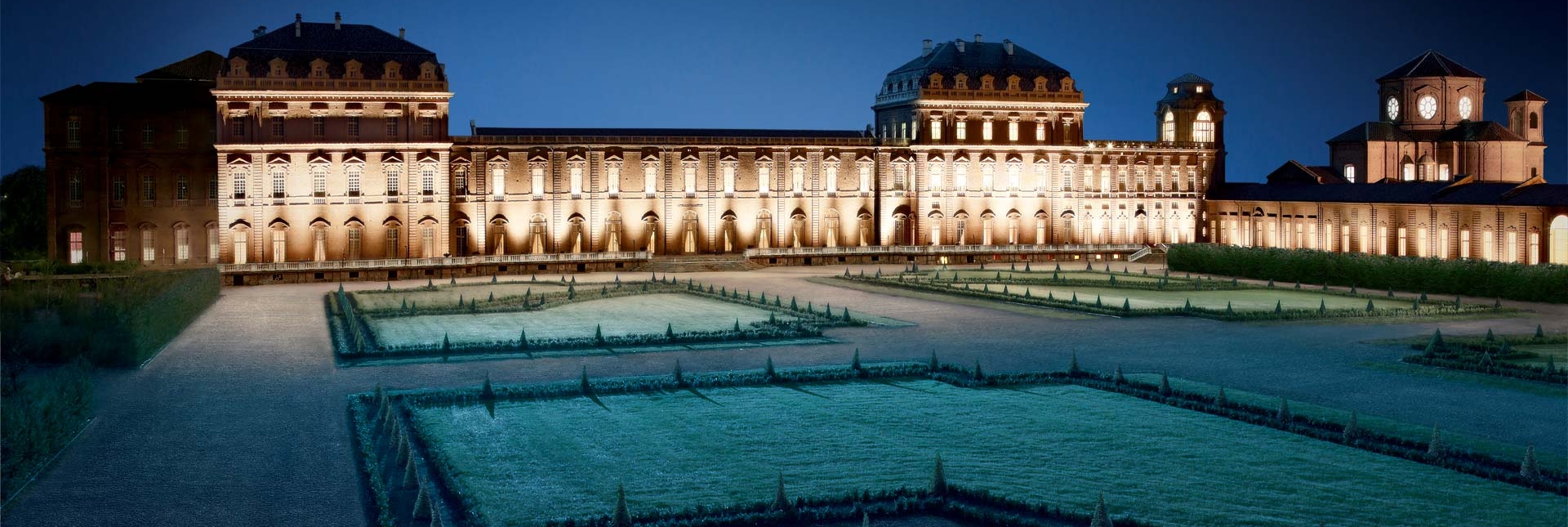 Grand Parterre at night