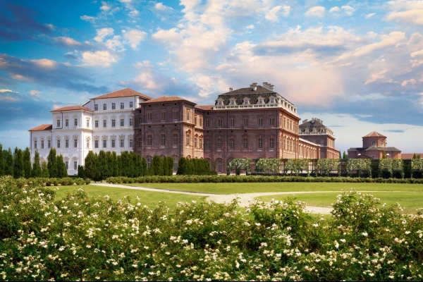 La Reggia di Venaria vista dal Giardino delle Rose