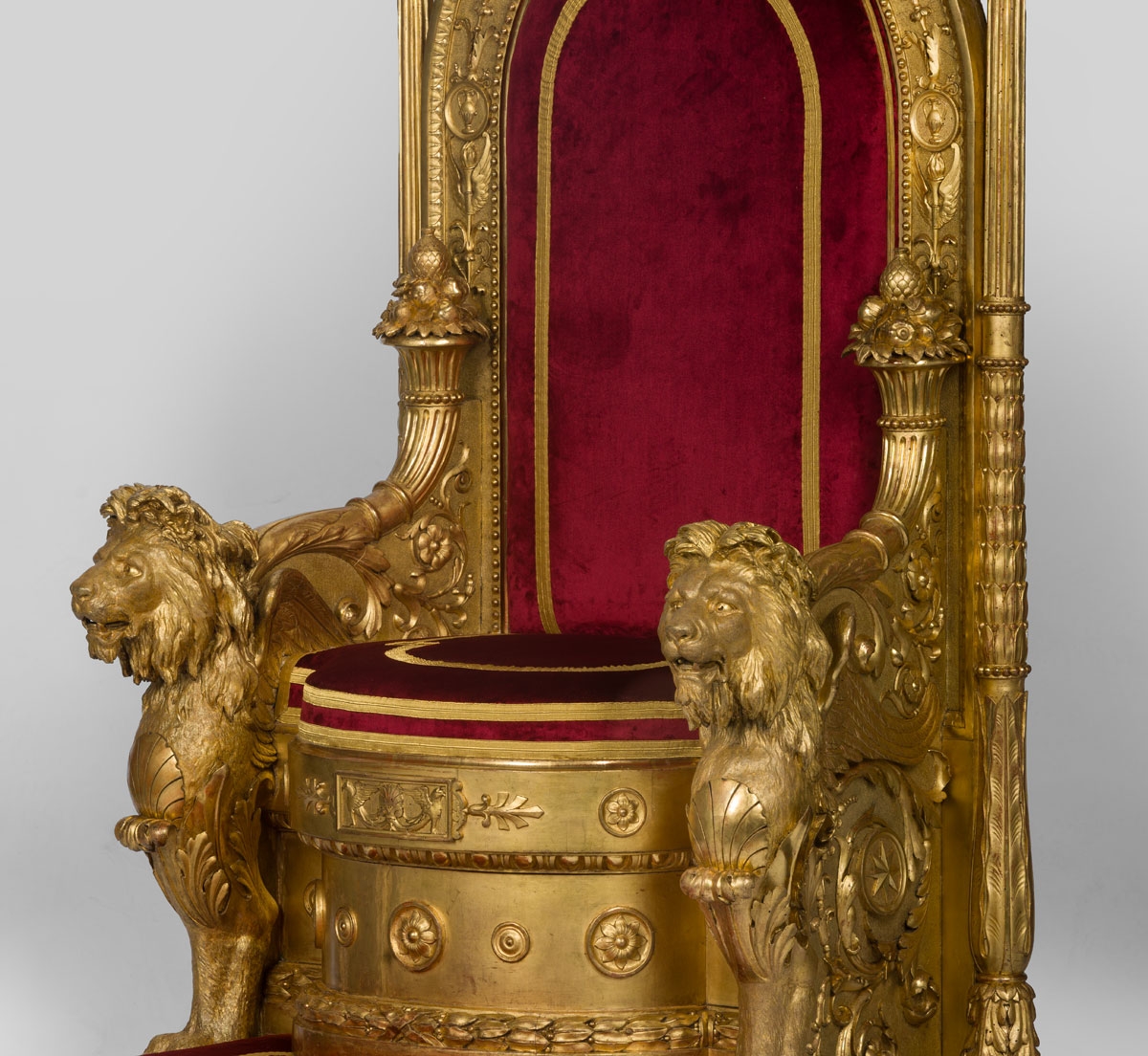 Il trono dopo il restauro