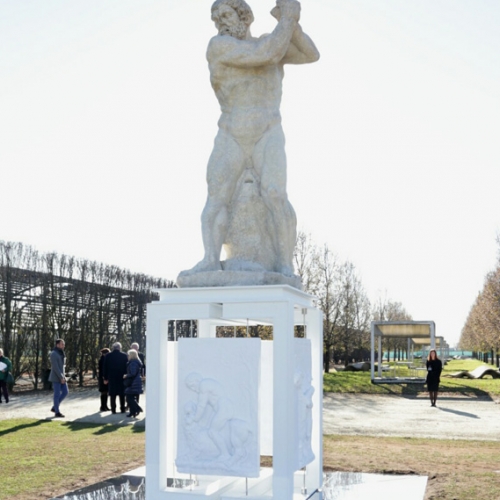Statua di Ercole colosso nei Giardini della Reggia di Venaria