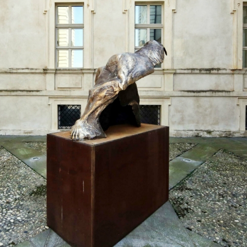  Luigi Stoisa: Gea, 2011, catrame su bronzo e acciaio corten. Collezione privata