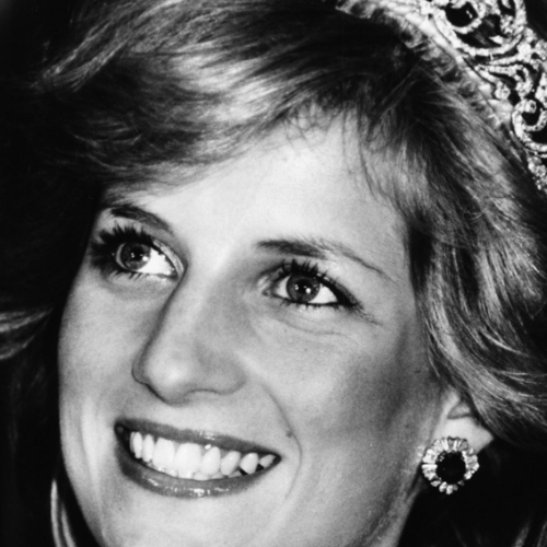 La principessa Diana con indosso una tiara e una collana di diamanti durante una visita ufficiale in Australia, il 12 aprile 1983.  (Foto: Tim Graham/Tim Graham Photo Library/Getty Images)  