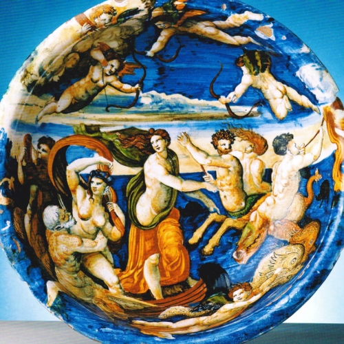 Bottega dei Fontana, Bacile raffigurante il Trionfo di Galatea, maiolica, XVI sec. Arezzo,Museo Nazionale d'Arte Medievale e Moderna