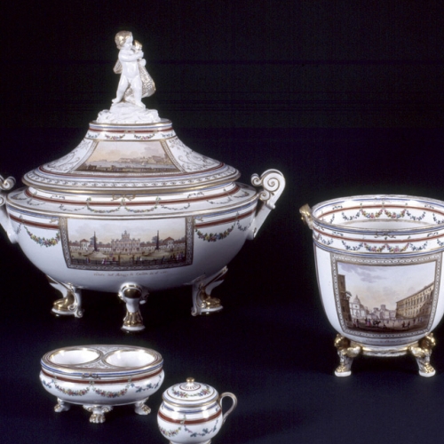 Real Fabbrica Ferdinandea, Servizio delle Vedute Napolitane, detto anche dell’Oca, circa 1793, porcellana tenera decorata e dorata