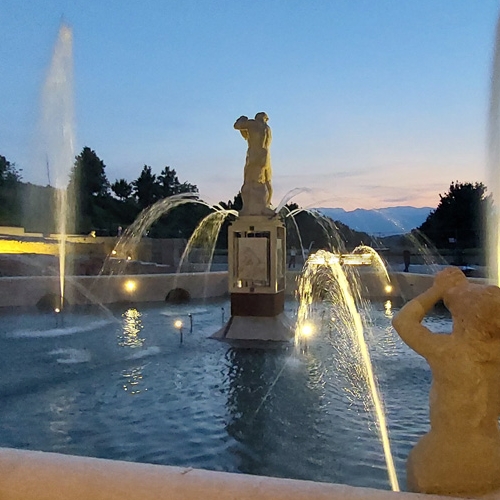La Fontana dell'Ercole di sera