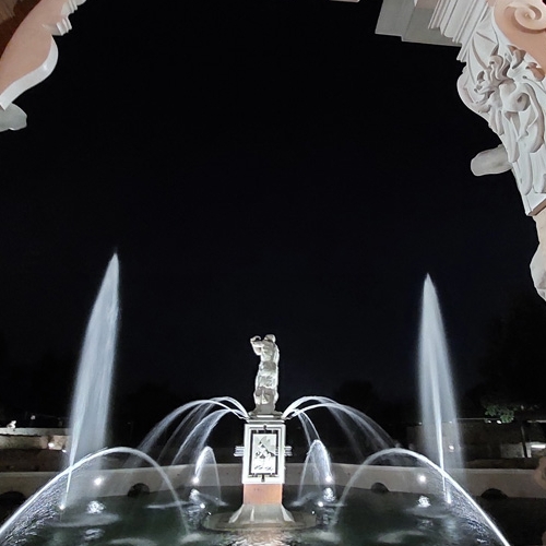 La Fontana dell'Ercole di sera 