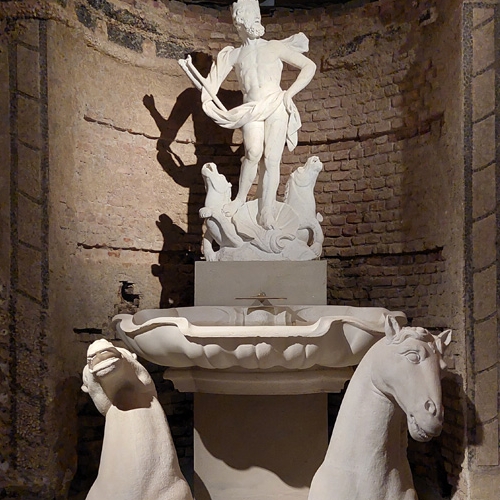 Fountain of Hercules - Night photo