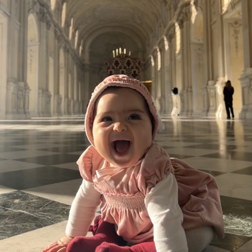 Festa della Nascita. Bambina nella Galleria Grande