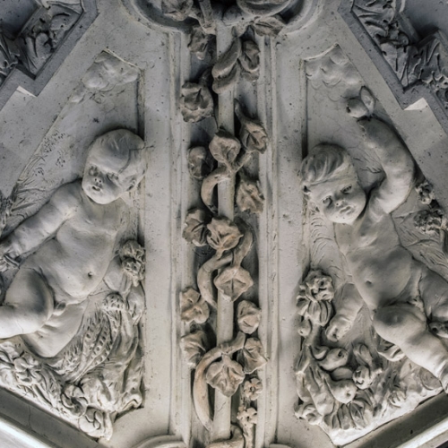 Bernardino Quadri, Putti che coltivano il gelso, 1669, stucco, particolare della volta. Reggia di Venaria, Gabinetto degli uccelli, appartamento di Madama Reale
