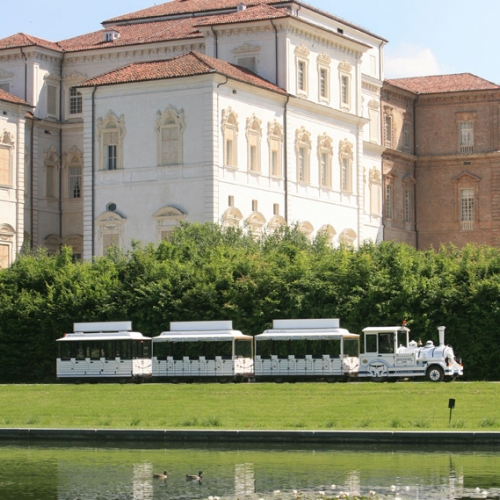 Il trenino dei Giardini lungo la Peschiera