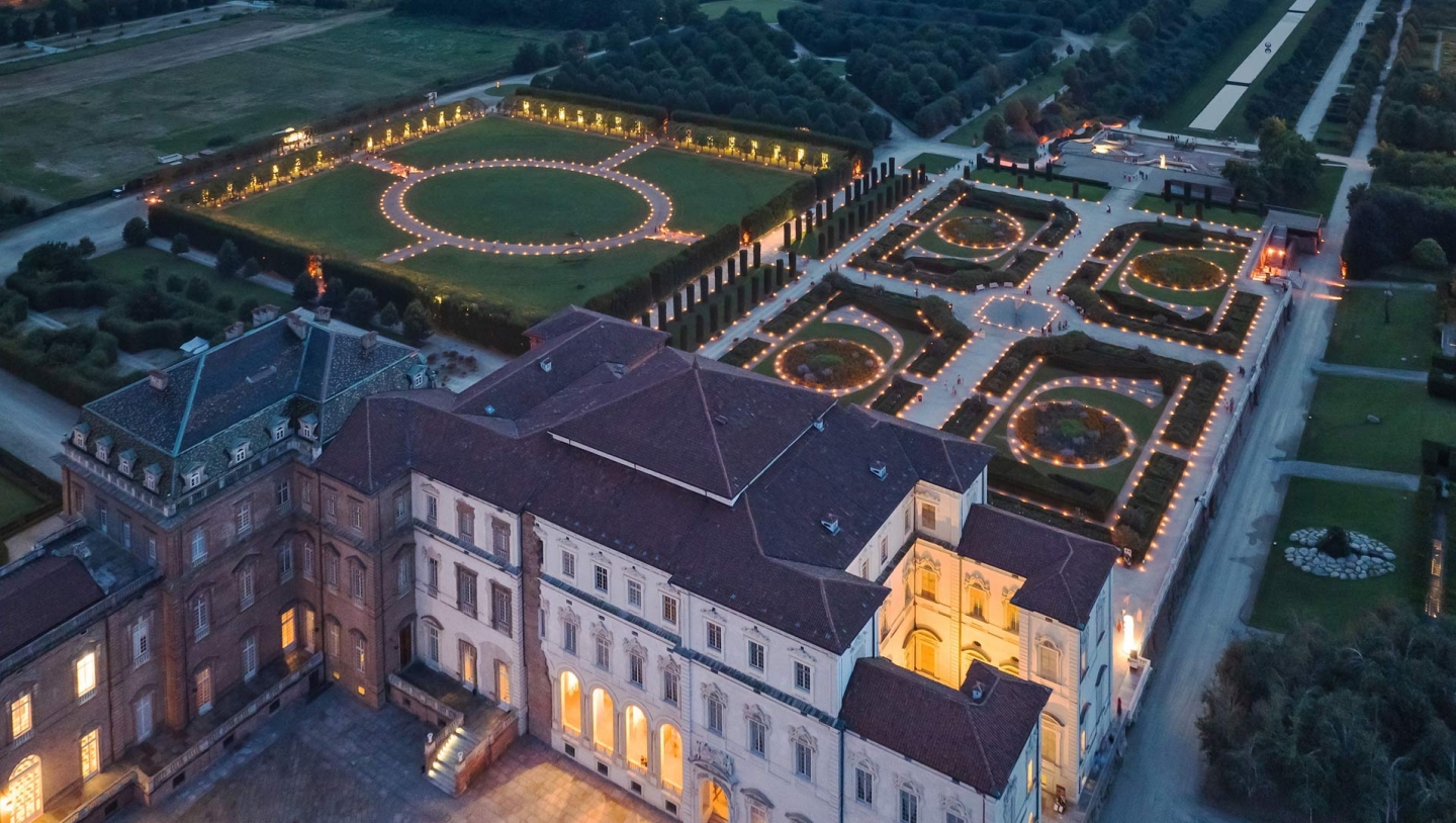 Veduta aerea dei Giardini illuminati da candele - Foto Michele D'Ottavio