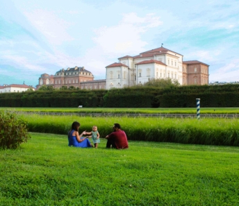 Famiglia sui prati delle Peschiera