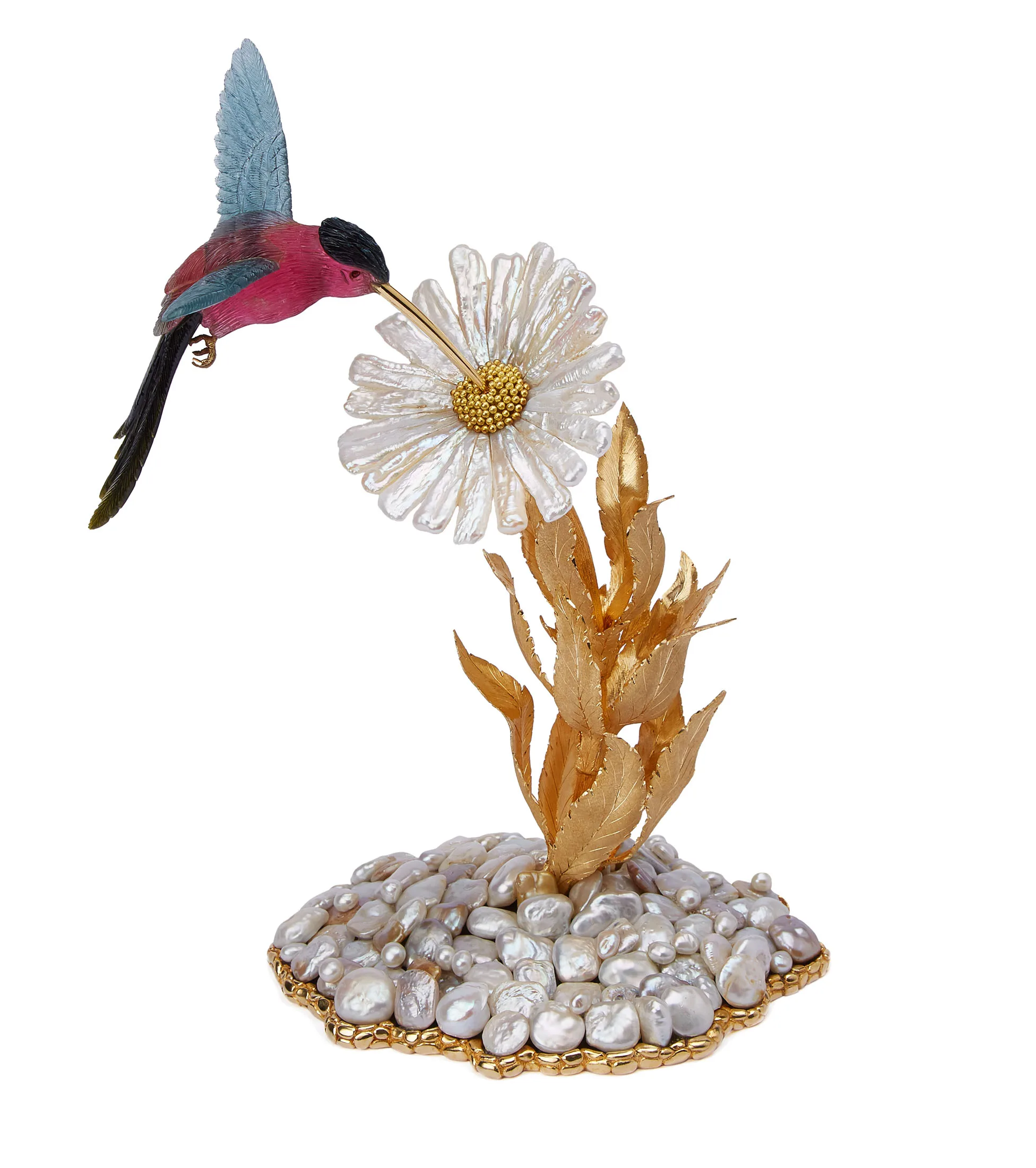 Gianmaria Buccellati, 2009 Creazione ornamentale raffigurante un Colibrì in tormalina multicolore con fiore margherita a petali in perle Biwa, foglie in oro e base con perle barocche.