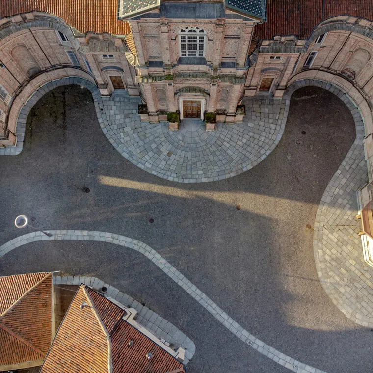 Linee ondulate della pavimentazione
