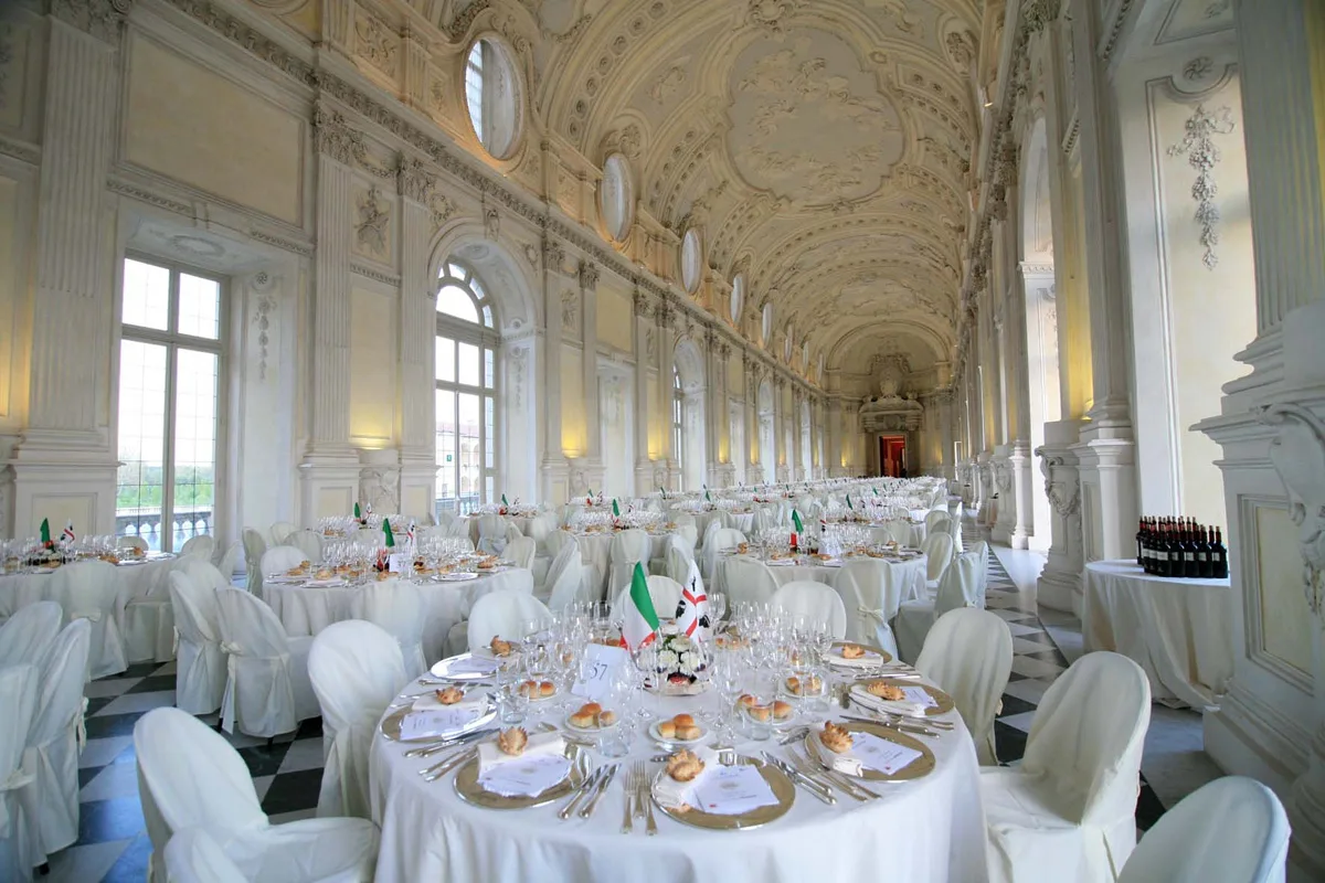 Cena regali nella Galleria Grande della Reggia di Venaria