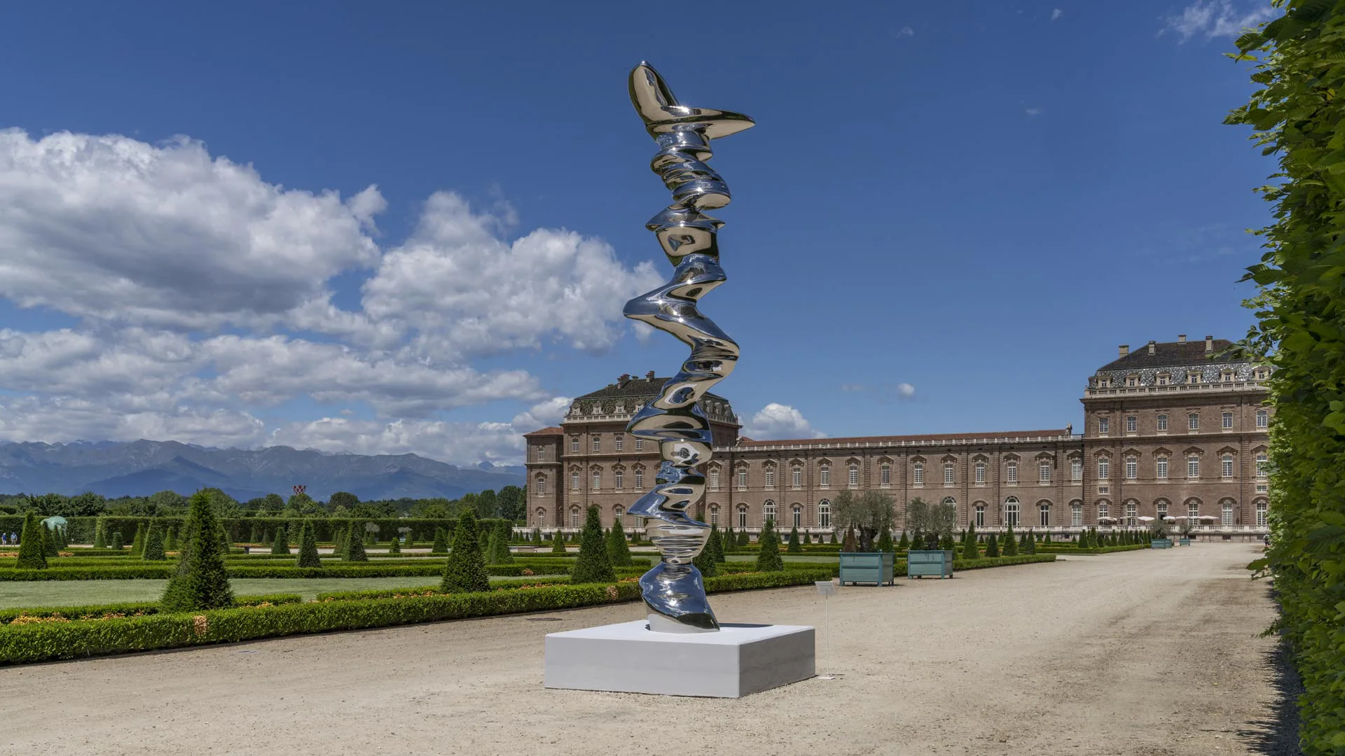 Tony Cragg, Elliptical Column. Foto di Pino dell'Aquila