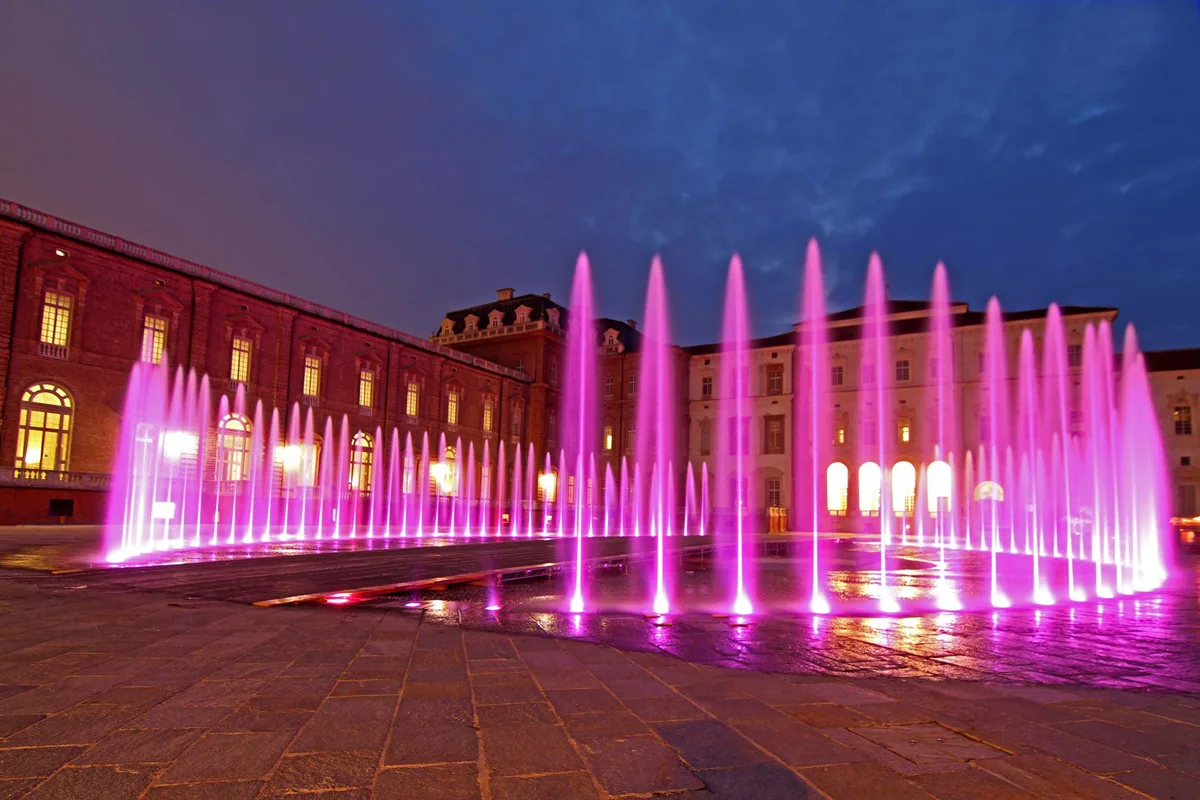 Fontana del Cervo in rosa per il Giro d'Italia