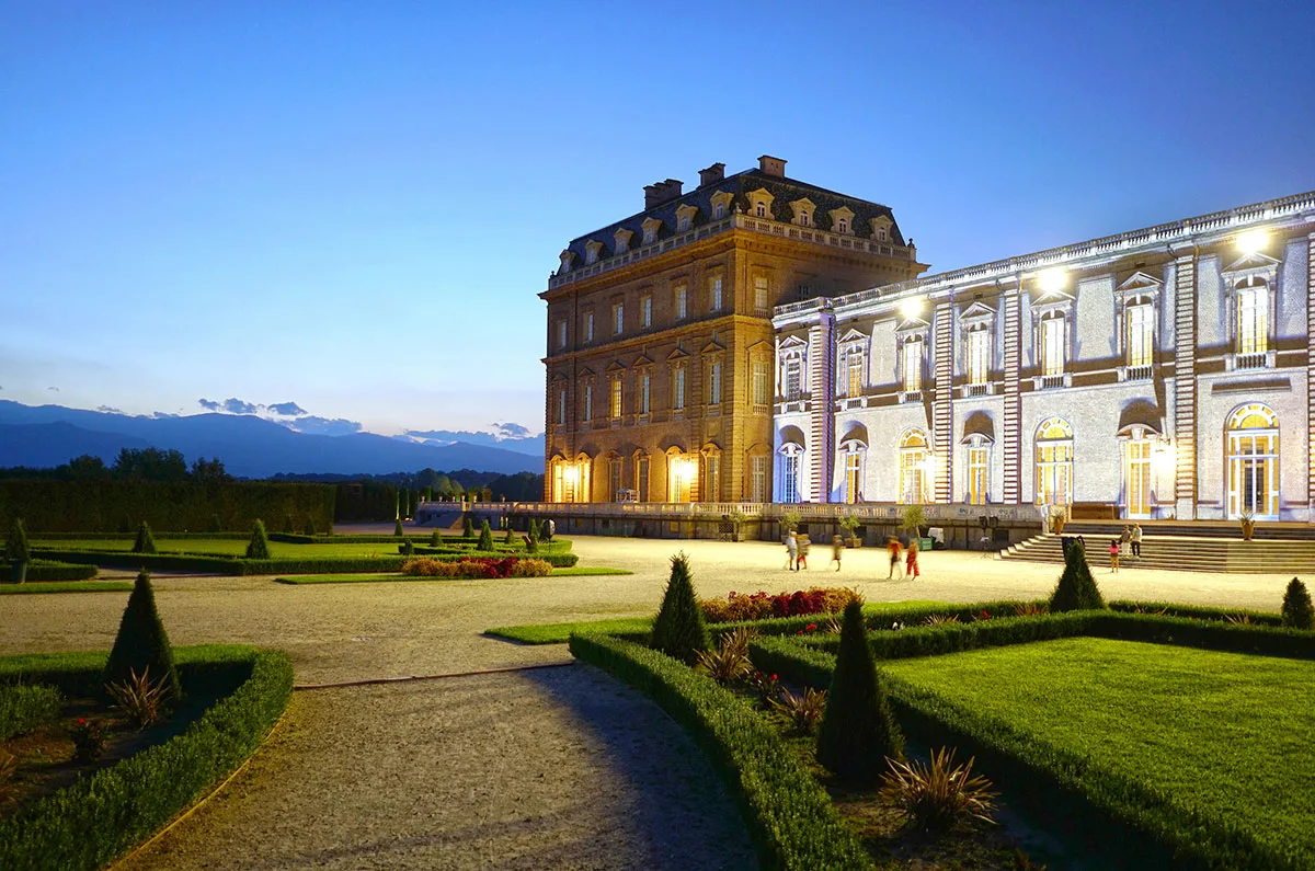 Giardini e Reggia di sera- Foto Michele D'Ottavio
