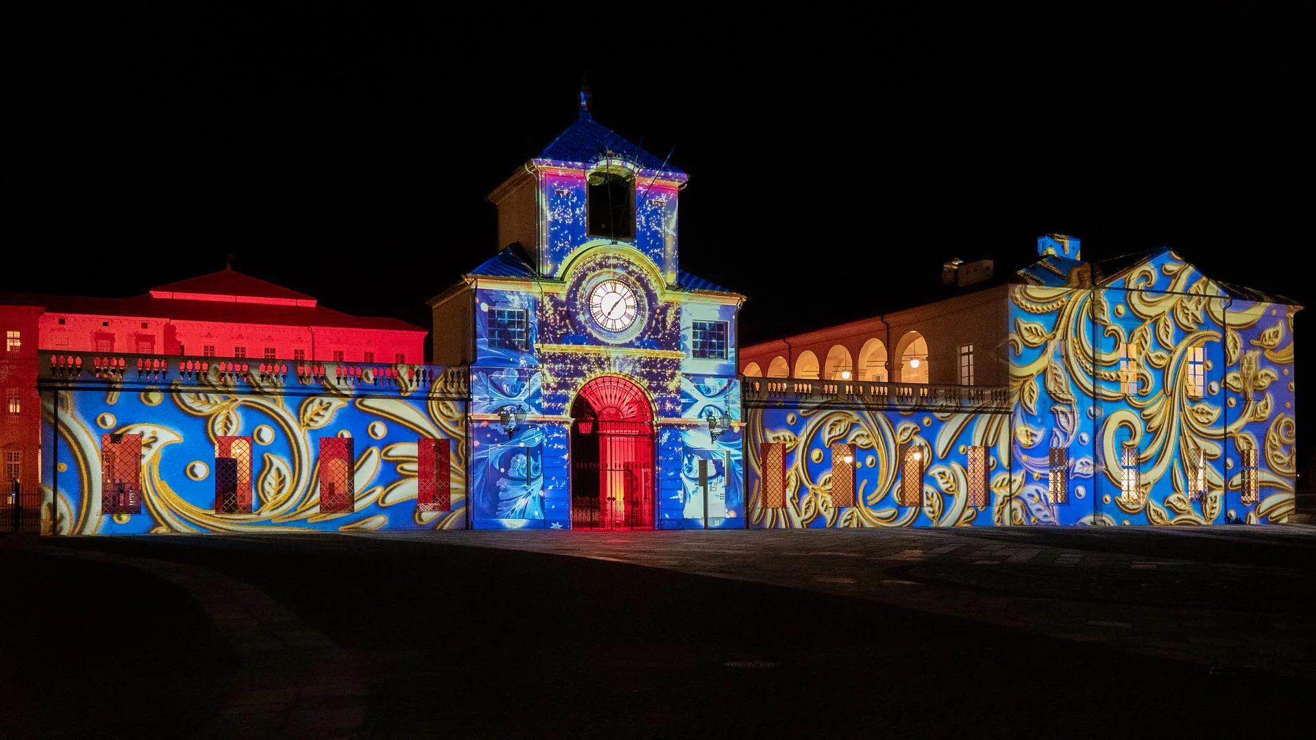 Videoproiezioni sulla Torre dell'orologio di Gaspare di Caro - Foto Fabio Dipinto