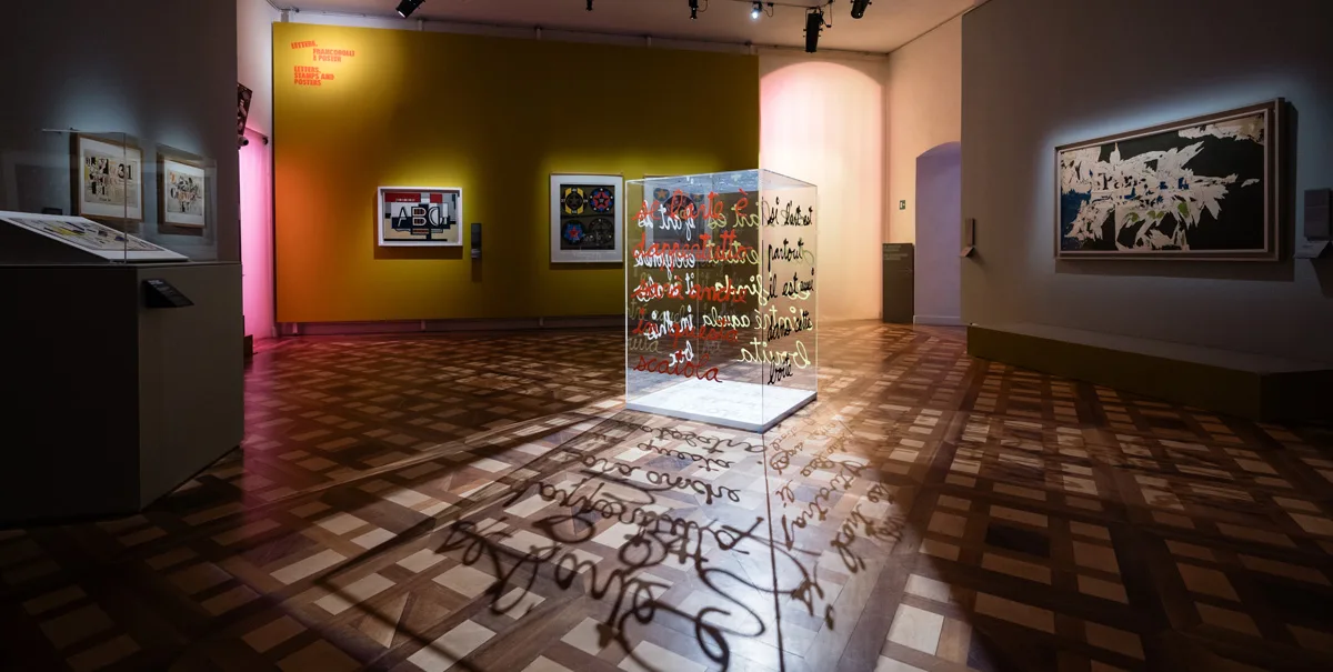 Ben, Si l’art est partout, il est aussi dans cette boîte, 1985, pittura acrilica su plexiglas, Nizza, MAMAC