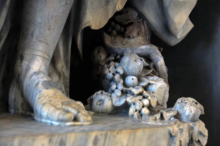 Simone Martinez. La statua dell'Autunno