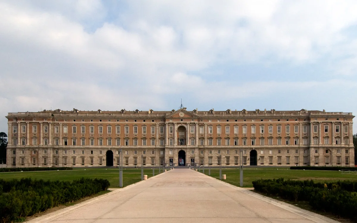 Reggia di Caserta, facciata principale - Foto di Antonio Gentile