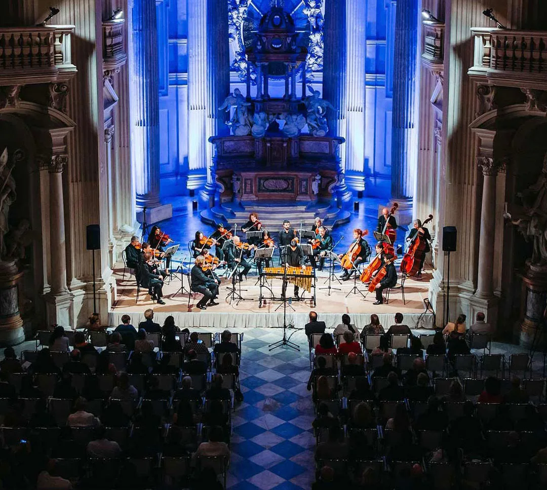 Concertoserale con xilofono e orchestra d'archi nella Cappella di San'Uberto